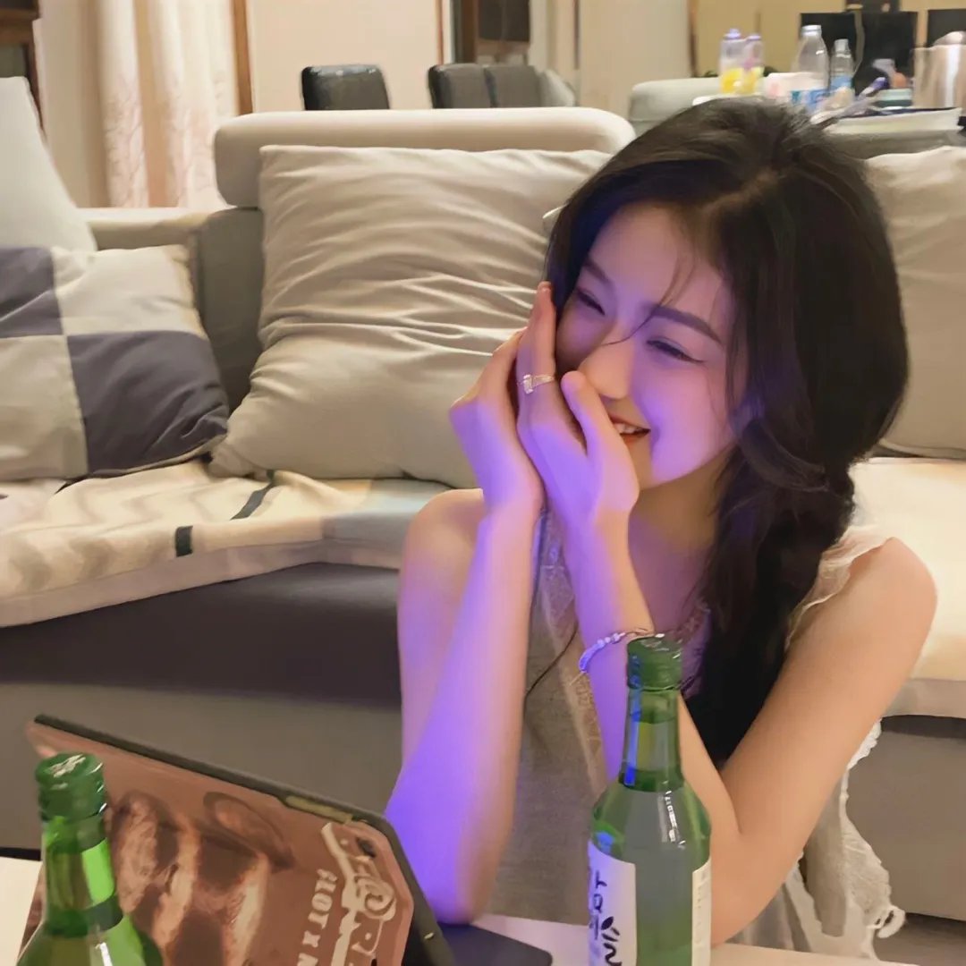 单车上的少女